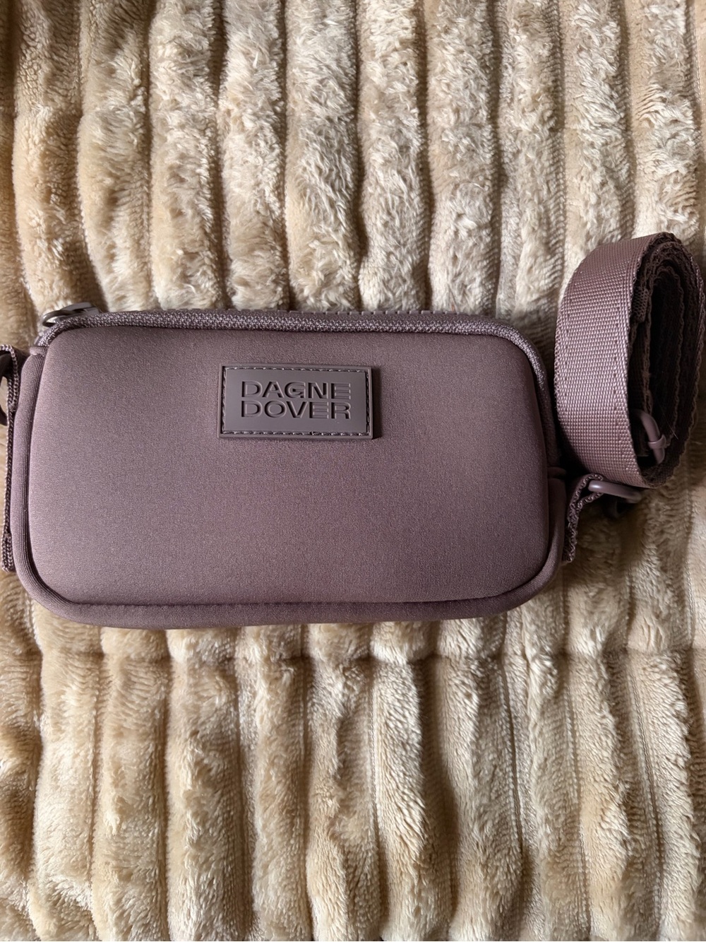 Dagne Dover Mauve Crossbody Pouch with Adjustable Strap - Picture 7 of 13